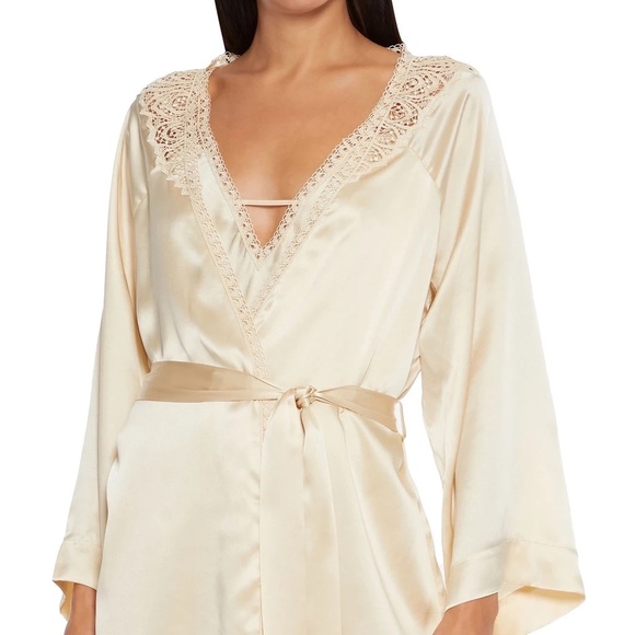 Lace-trimmed Silk-blend Satin Robe from SIMONE PÉRÈLE - Picture 7 of 9
